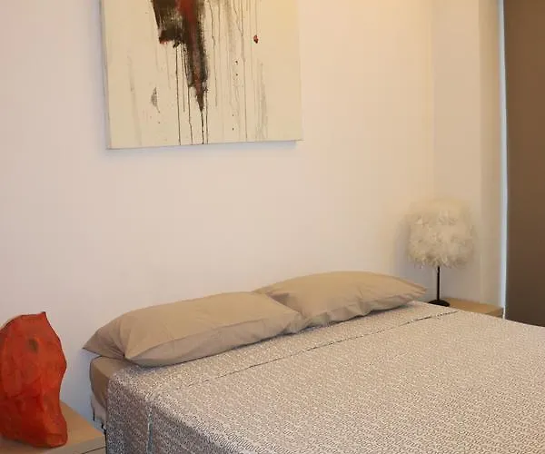 Semesterbostad New Artistic Flat *